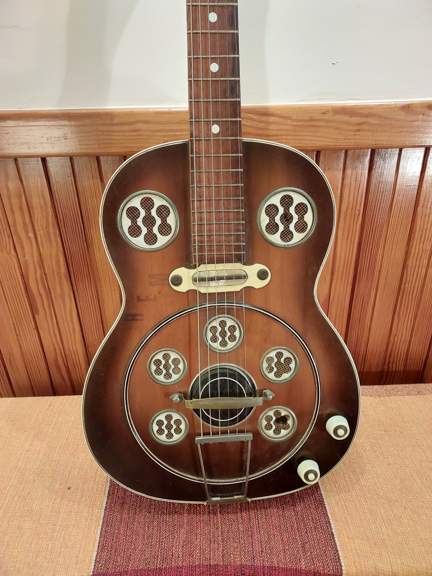 (D2) 1950s 6-string Del Vecchio acoustic/electric resonator guitar (brown sunburst)