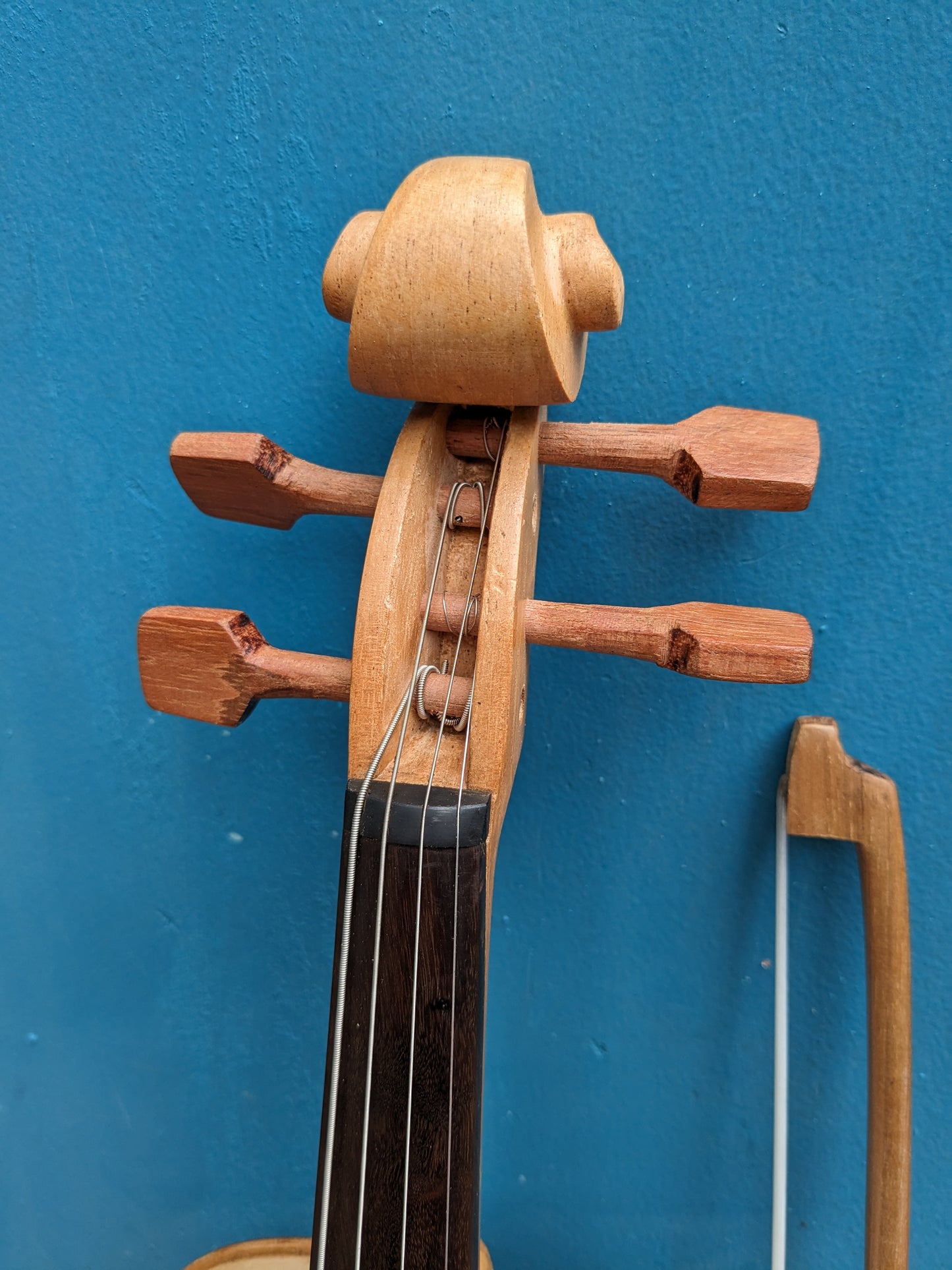 (R1) 4-string rabeca, VALÉRIO BIZUNGA, 2023