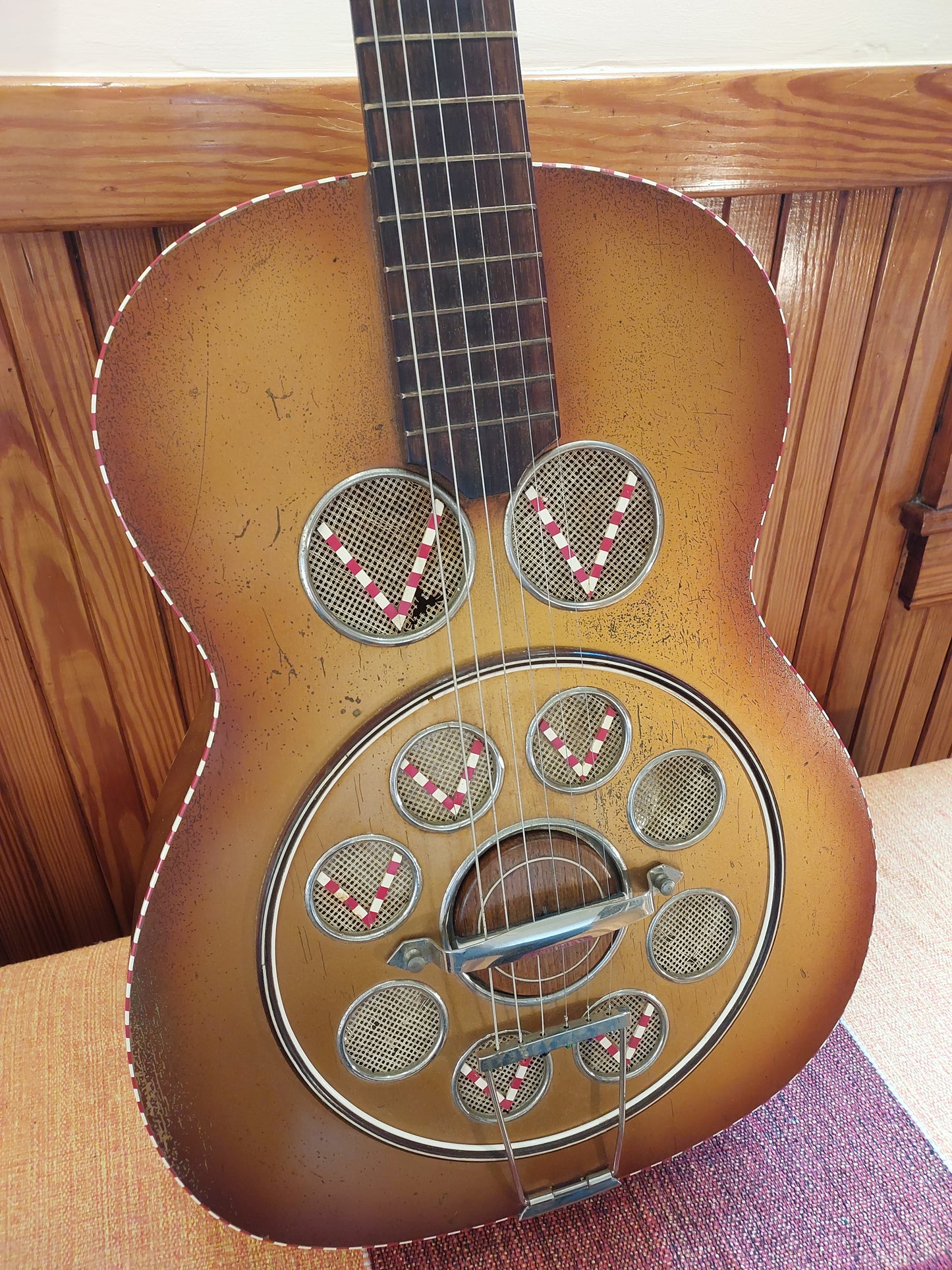 (D1) 1950s 6-string Del Vecchio acoustic resonator guitar (red/gold sunburst)